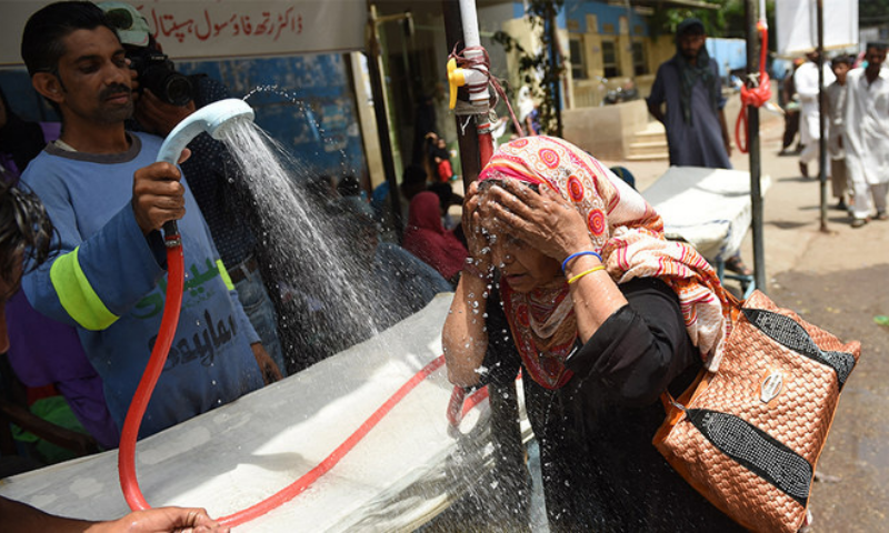 Hot and Dry Weather in Karachi, with Temperatures Expected to Reach 40°C