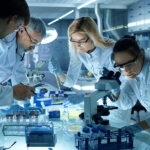 Cancer Breakthroughs 2025, AI in Healthcare, Personalized Medicine, Rapid Cancer Diagnosis, Cancer Vaccines, Precision Oncology, Healthcare Innovation, Global Health.