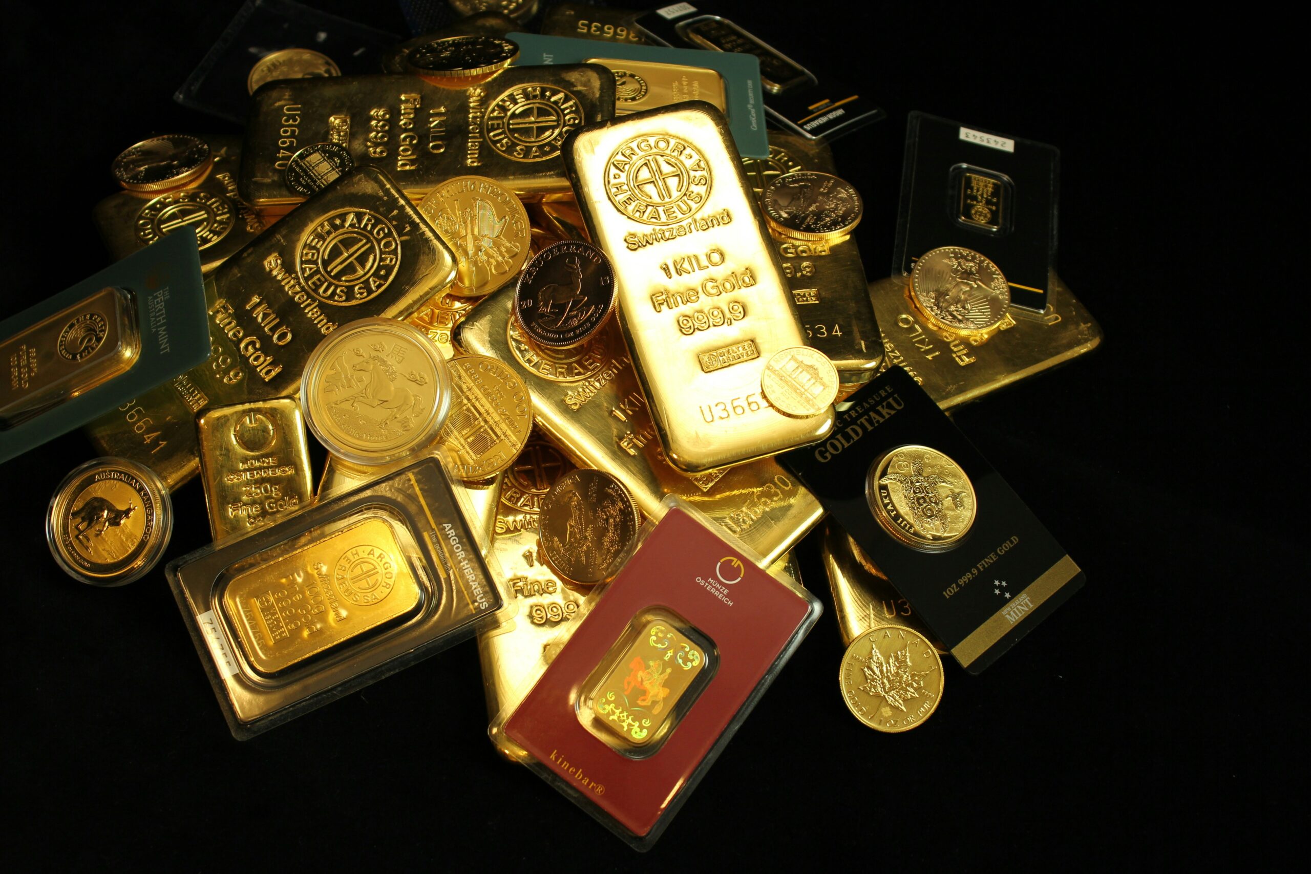 Gold Price in Pakistan Hits Rs. 350,800 Per Tola – Key Insights for 27 May 2025