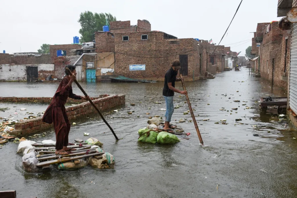 Pakistan Braces for Monsoon Rains from June 25: Met Office Warns of Flash Floods, Landslides and Disruptions